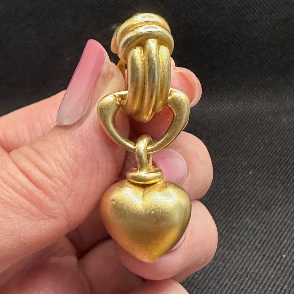 Vintage c.1980s Signed Erwin Pearl Designer Gold Tone Heart Dangle Clip Earrings